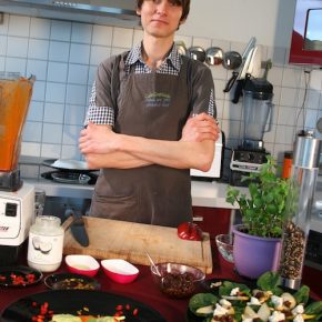 Rohkostchef Boris Lauser – Dinner Club, Yoga, Kurse, Catering…