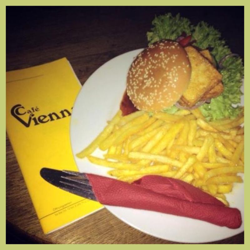 Kleine vegane Auswahl zu kleinen Preisen im Café Vienna in ...