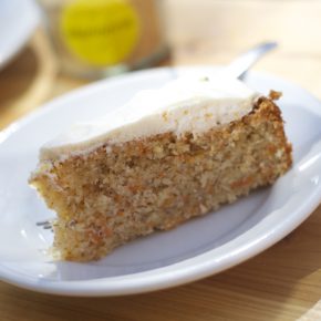 Marianne gibt dir ein Stück Kuchen!