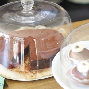 Marianne gibt dir ein Stück Kuchen!