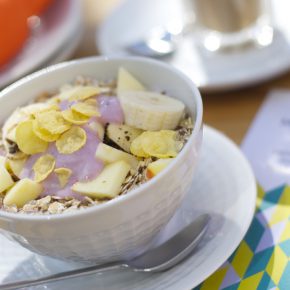 Marianne gibt dir ein Stück Kuchen!