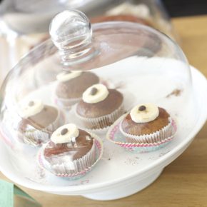 Marianne gibt dir ein Stück Kuchen!