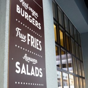 100% vegan und besonders grün: Burger-Restaurant Swing Kitchen in Wien