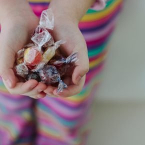 “YumEarth Lollipops” erobern auch vegane Naschkatzen in Deutschland