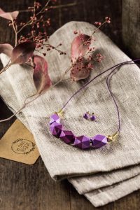 Schmuck mit veganen Farben