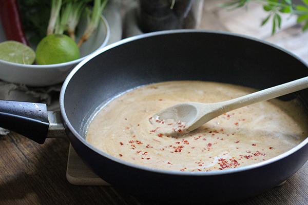 Vegane Erdnussoße mit Chili