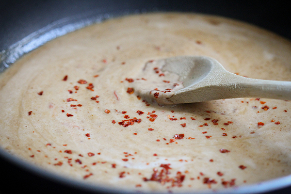 Cremig-scharfe Erdnuss-Kokosmilch-Soße