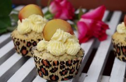 Pfirsich-Schokocupcakes mit Zitronenbuttercreme