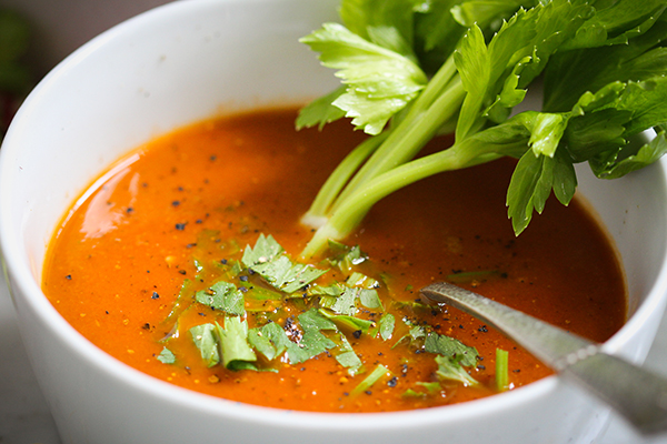 Herrlich aromatische Tomaten-Sellerie-Suppe