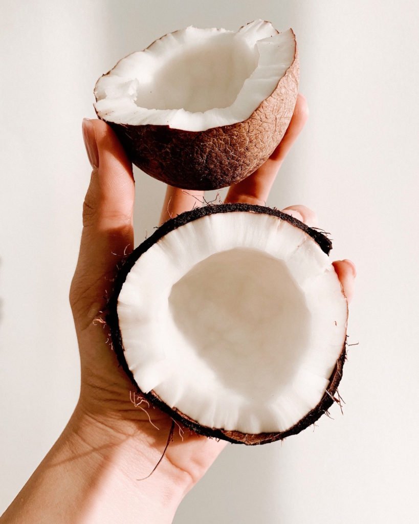 Die Kokosnuss ist nicht nur gesund, sondern auch ein Beauty-Helfer