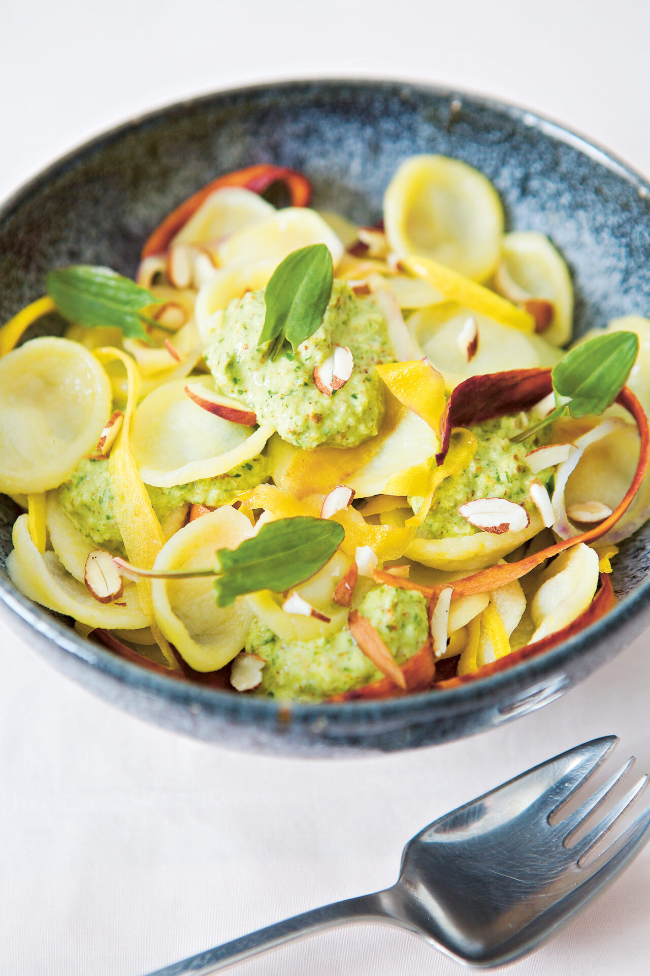 REZEPT AUS „VEGAN QUEENS“ VON SOPHIA HOFFMANN: Orechiette mit bunten Möhren