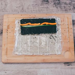 Veganes Sushi Inside Out mit Gemüse