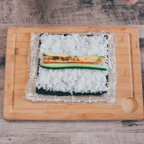 Veganes Sushi mit Gurke