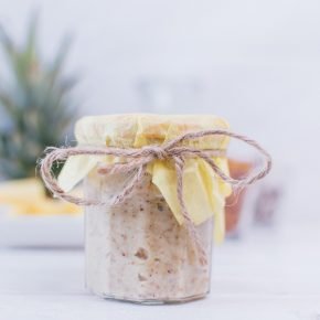 Veganer Brotaufstrich mit Ananas und Kokos