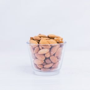 Veganer Brotaufstrich mit Ananas und Kokos