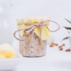 Veganer Brotaufstrich mit Ananas und Kokos