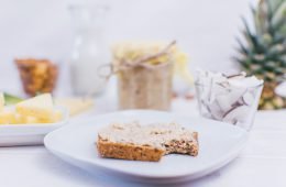 Brotaufstrich vegan mit Ananas und Kokos