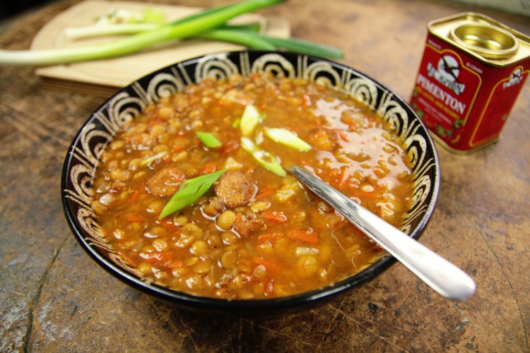 Linseneintopf mit veganer Bratwurst
