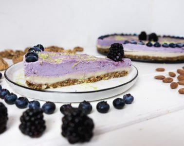 beeren-rohkosttorte