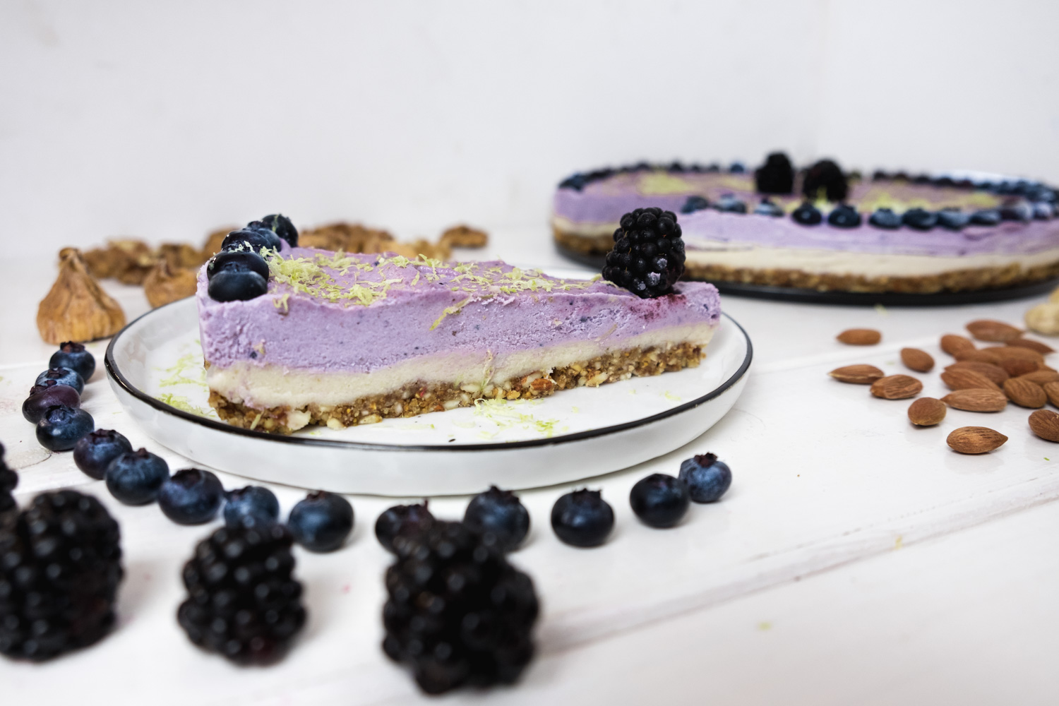 beeren-rohkosttorte