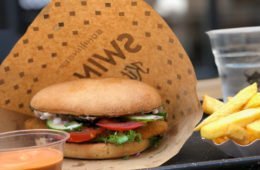 Im Swing Kitchen vegane Burger essen
