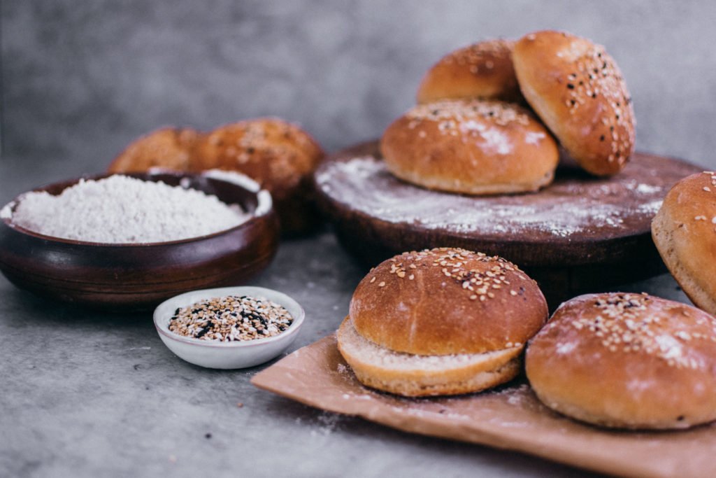 Burgerbrötchen backen