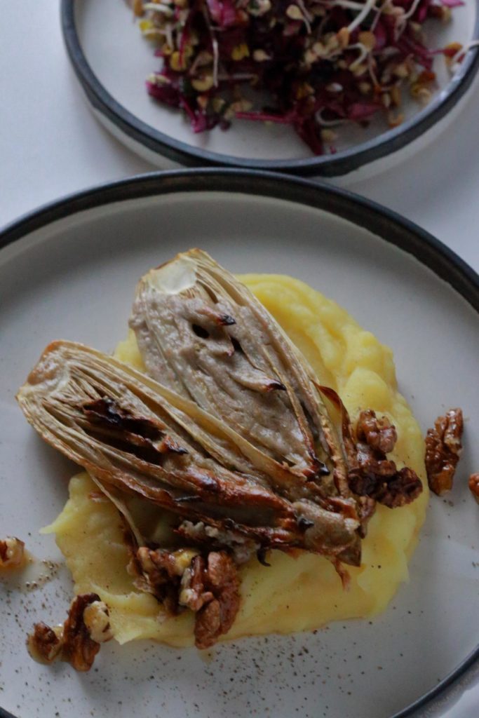 gratinierten Chicorée mit Blaukraut-Sprossen-Salat und Kartoffelbrei