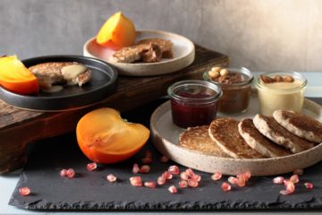 Rezepte für ein Power-Frühstück: Sonntags-Blini mit süßen Aufstrichen und Früchten