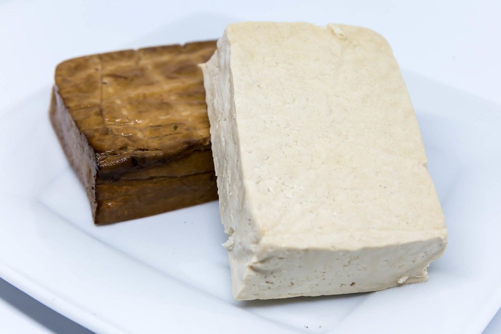 Top-10-Tipps-Tofuzubereitung Tofu-Sorten Naturtofu und Räuchertofu