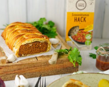 Veganer Hackbraten im Blätterteigmantel