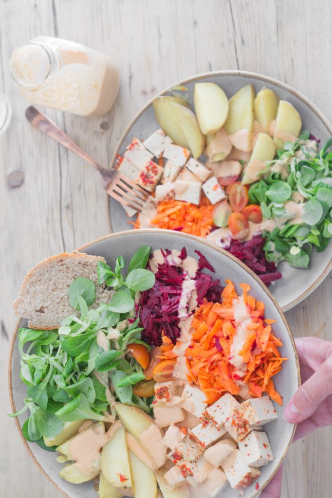 Schnelle Buddha Bowl mit Tofu