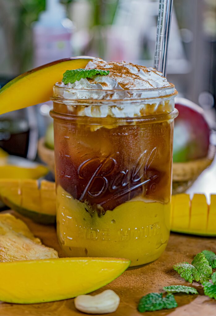 Cold Brew Kaffee mit Mango im Handumdrehen