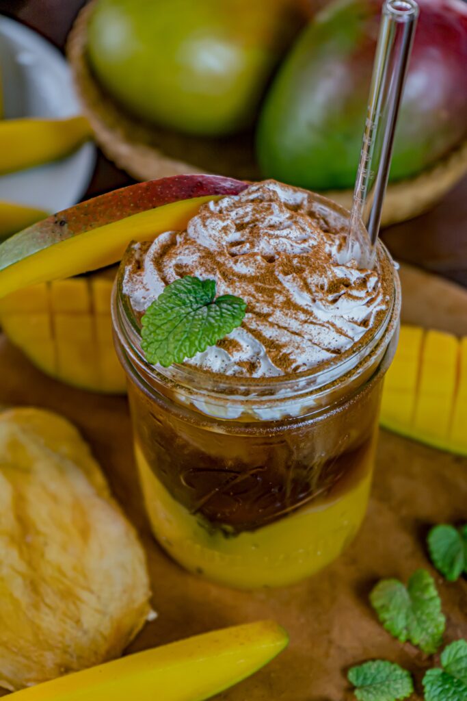 Cold Brew Kaffee mit Mango im Handumdrehen