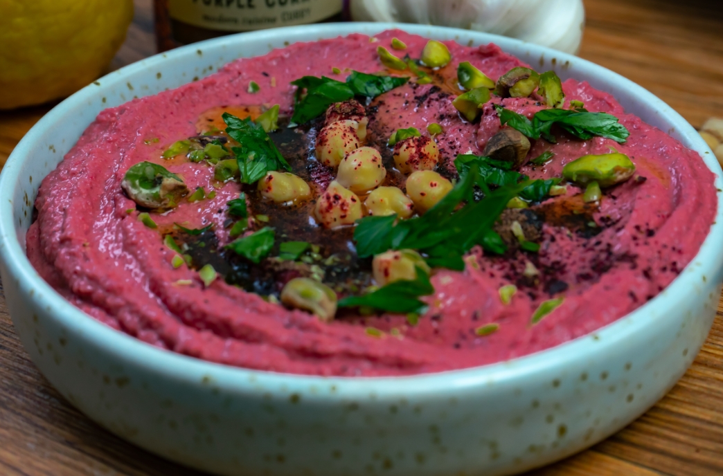 Rote Beete Hummus mit PURPLE CURRY