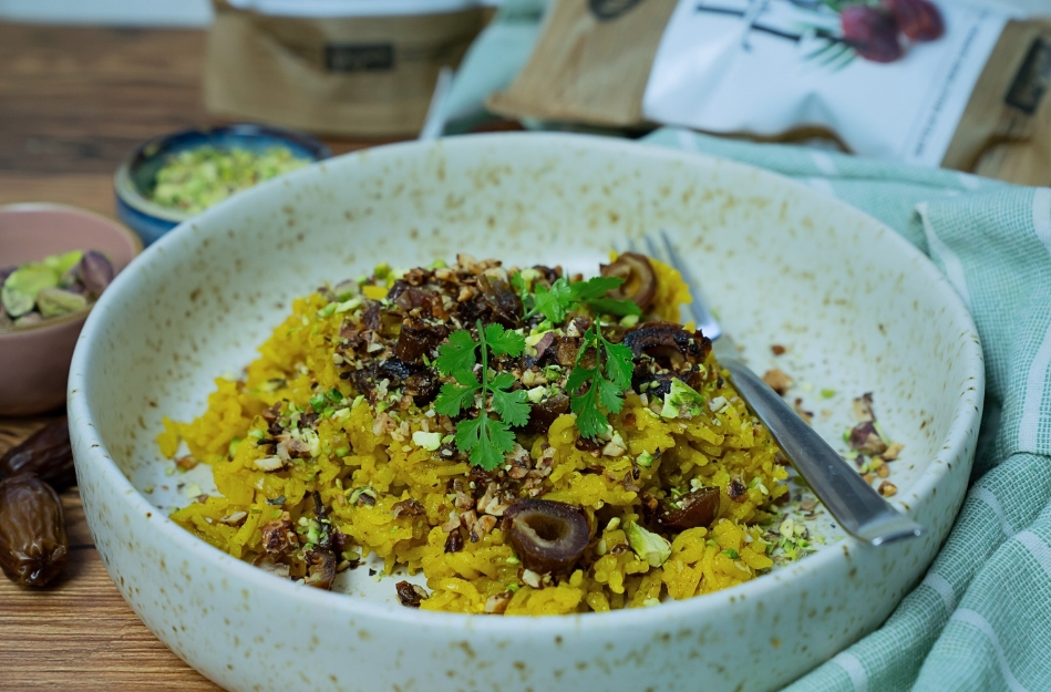 ORIENTALISCHER REIS MIT MANDELN UND DATTELN