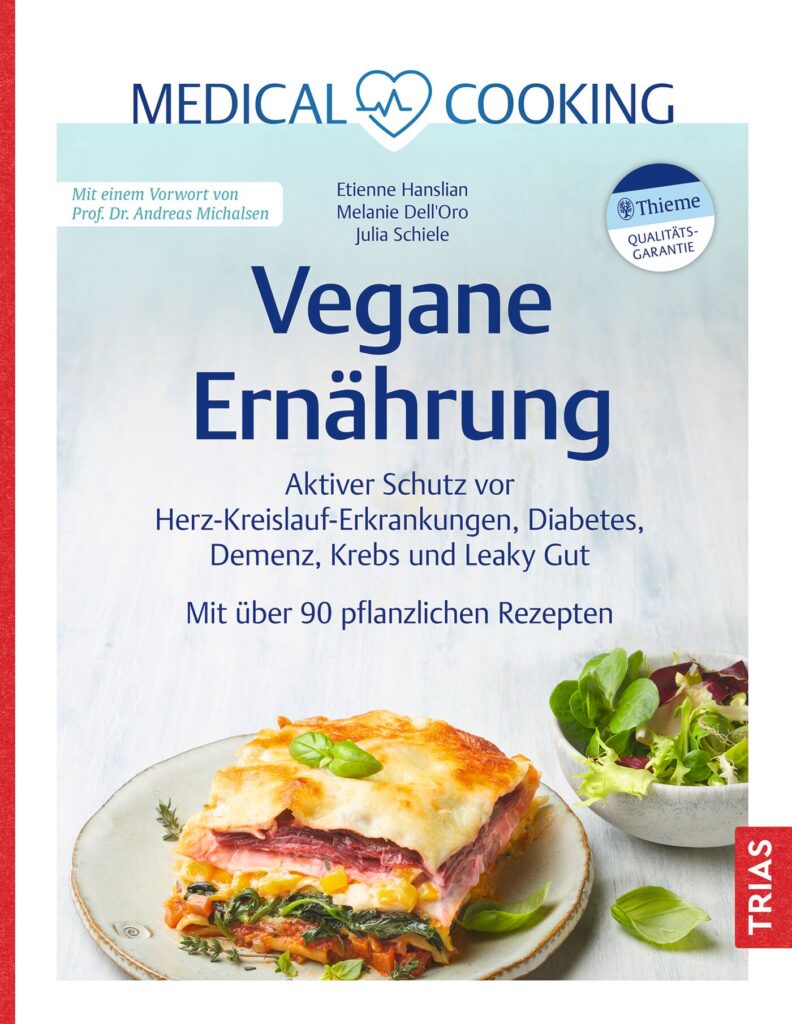 Falls du also auf der Suche nach einem fundierten Ratgeber für die vegane Küche bist, solltest du „Medical Cooking“ unbedingt in die Hand nehmen. Lass dich von der Vielfalt der Rezepte und der wissenschaftlichen Fundierung begeistern – und entdecke, wie viel Gutes du deinem Körper und der Umwelt tun kannst. Du kannst „Medical Cooking: Vegane Ernährung“ für 28 € direkt im Thieme-Onlineshop erwerben.