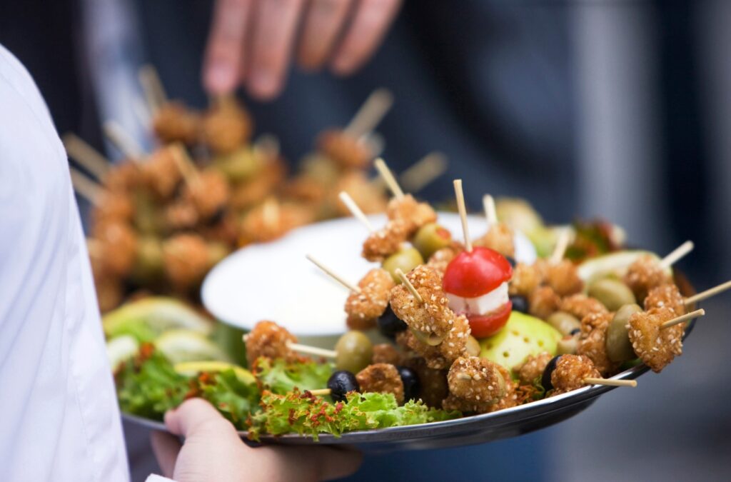 Pflanzliche Kulinarik erobert die Hauptstadt: Warum veganes Catering Berlin revolutioniert